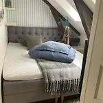 Downtown Loft With Shared Bathroom *