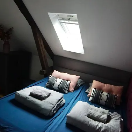 Downtown Loft With Shared Bathroom Alloggio in famiglia Ålesund