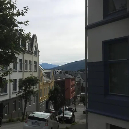 Downtown Loft With Shared Bathroom Homestay *