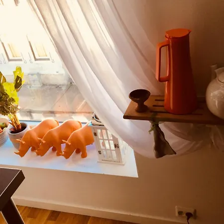 Downtown Loft With Shared Bathroom Alloggio in famiglia Ålesund