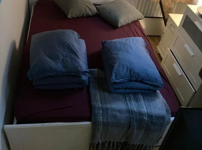 Downtown Loft With Shared Bathroom Quarto em Acomodações Particulares