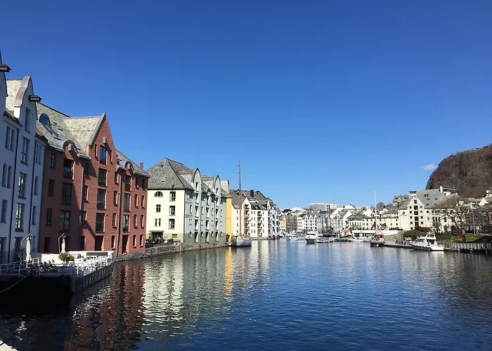 Quarto em Acomodações Particulares Downtown Loft With Shared Bathroom Ålesund