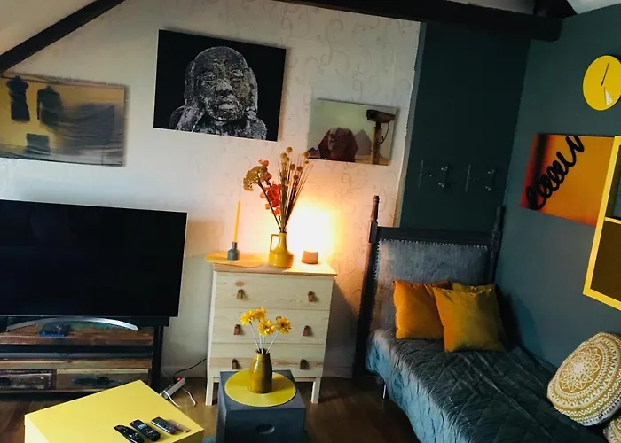 Quarto em Acomodações Particulares Downtown Loft With Shared Bathroom