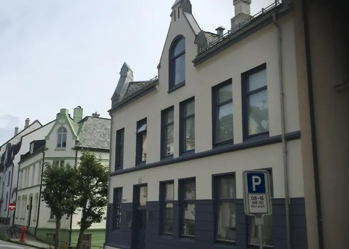 Downtown Loft With Shared Bathroom Quarto em Acomodações Particulares Ålesund