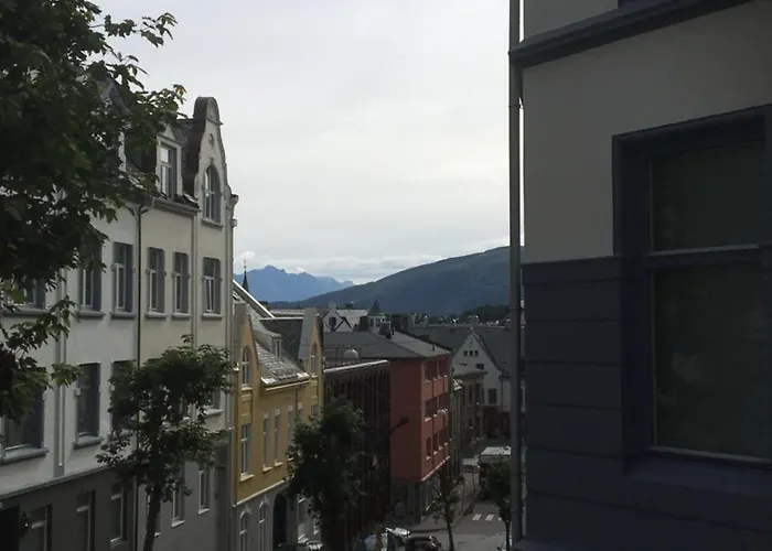 Downtown Loft With Shared Bathroom Quarto em Acomodações Particulares *