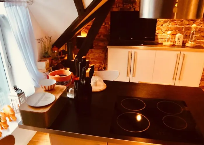 Downtown Loft With Shared Bathroom *