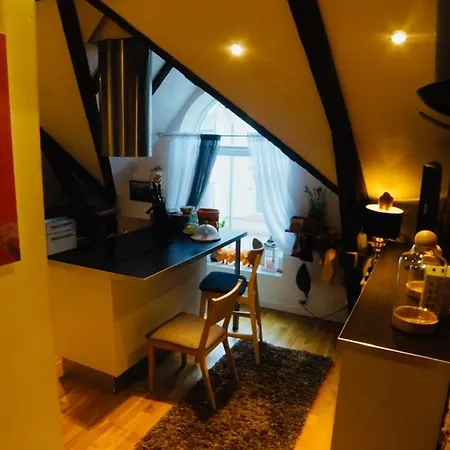 Downtown Loft With Shared Bathroom Quarto em Acomodações Particulares Ålesund